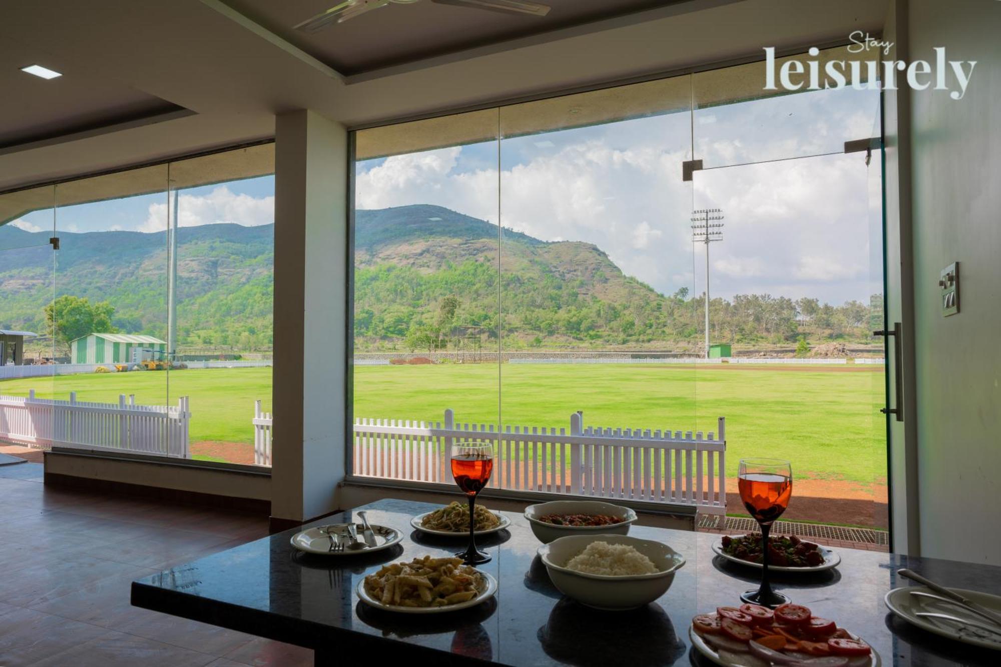 Stay Leisurely - Pavilion By The Hills, Lonavala - Stadium View Rooms Экстерьер фото